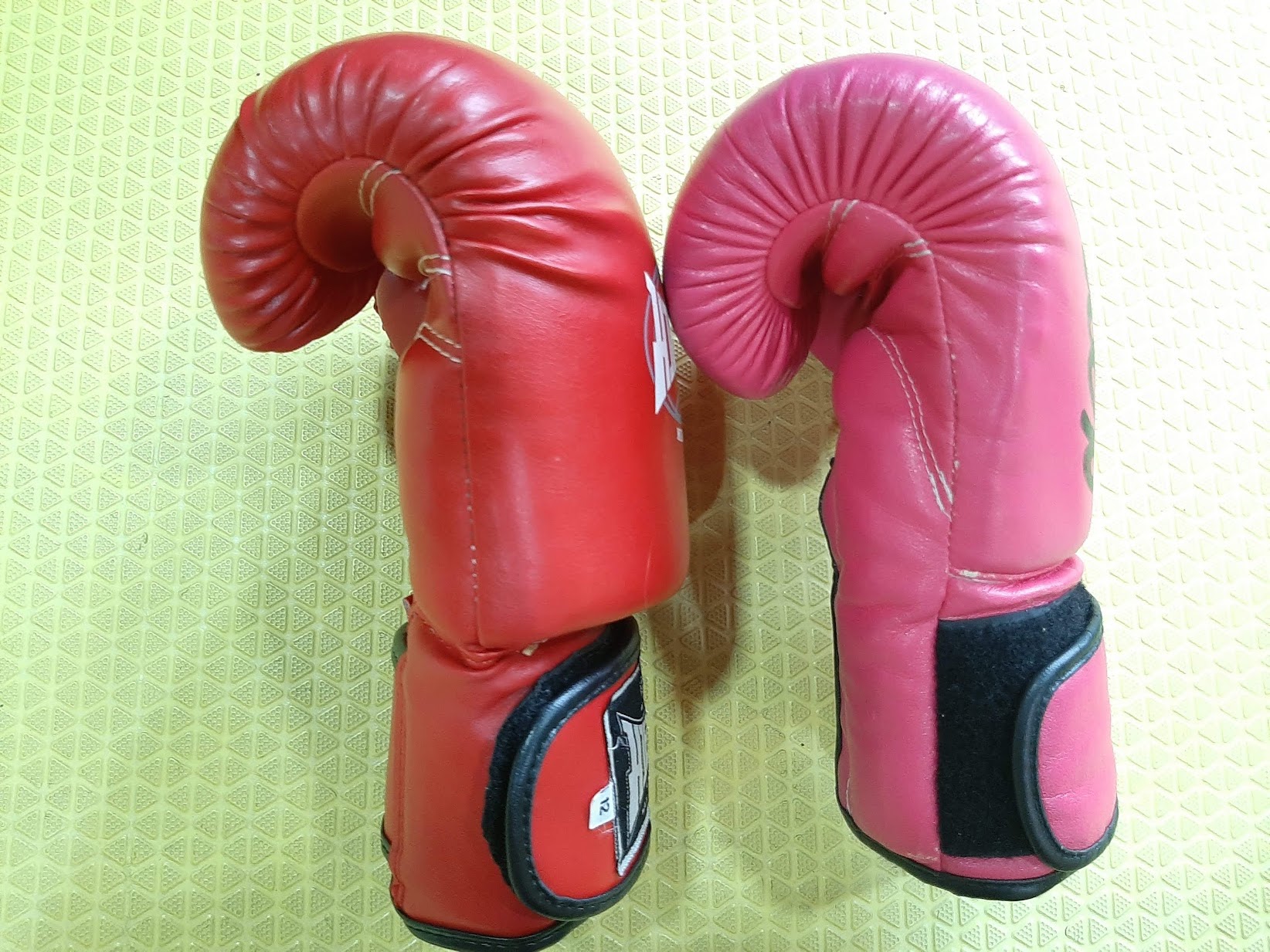 キックボクシングのグローブは何オンスを買えばいいですか？ | 格闘技 初心者・ダイエット・フィットネスジム トイカツ道場